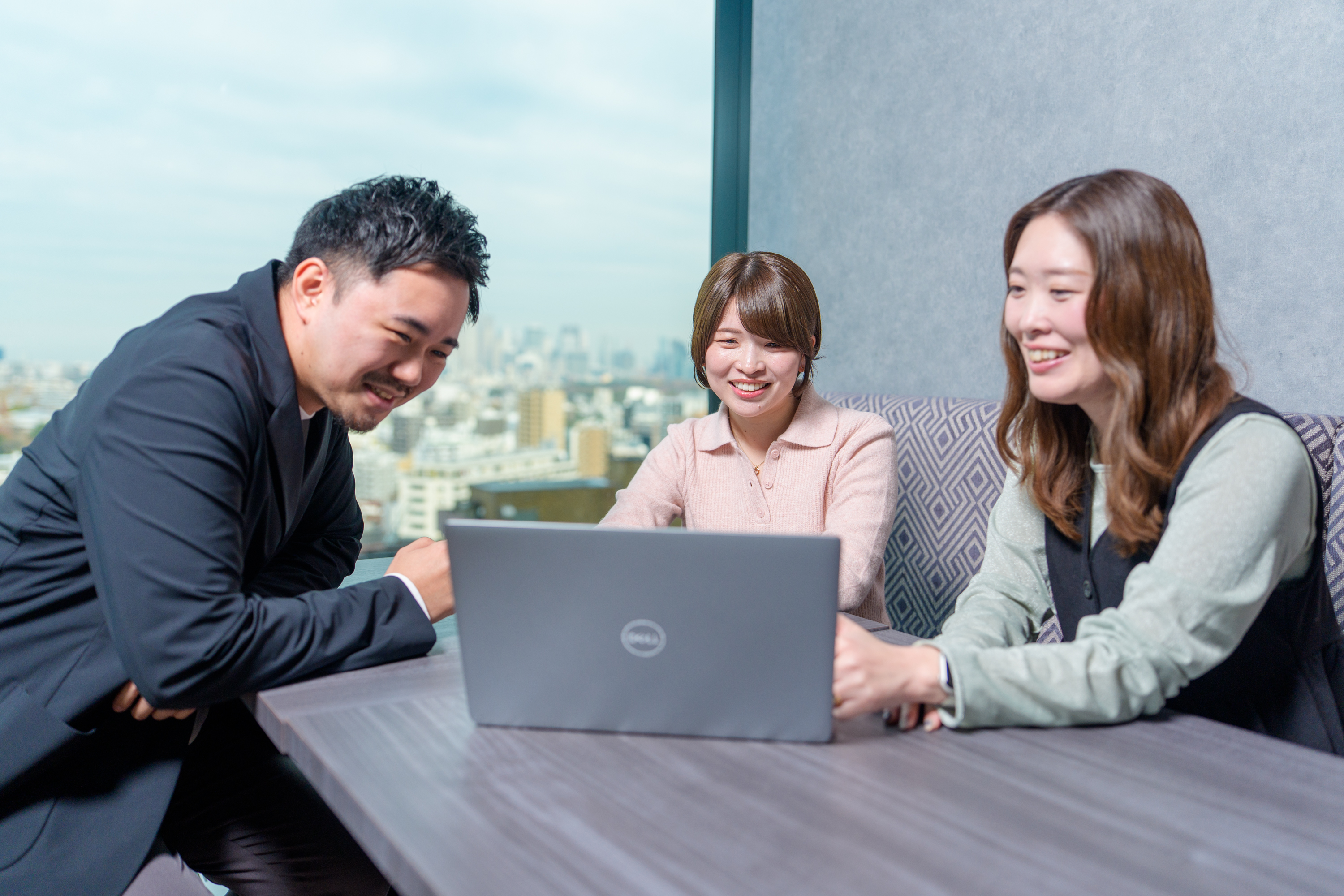 【クリエイティブ事業部】Webデザイナー