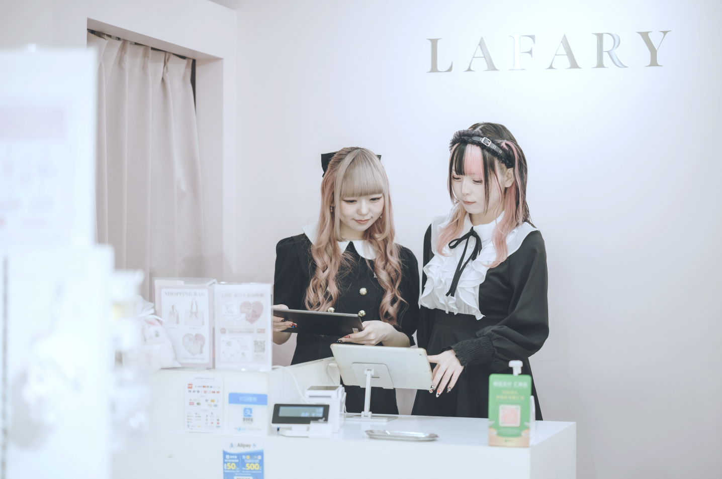 『LAFARY』店舗スタッフ（アルバイト）