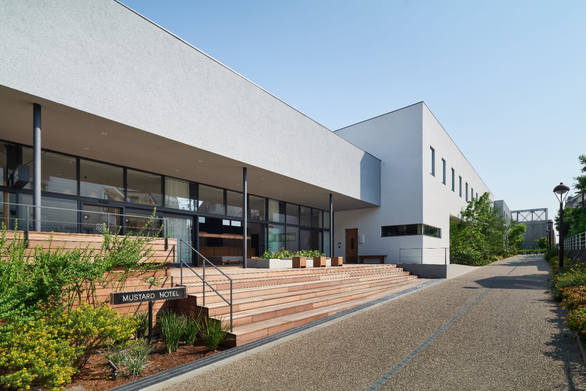 【MUSTARD™ HOTEL】支配人