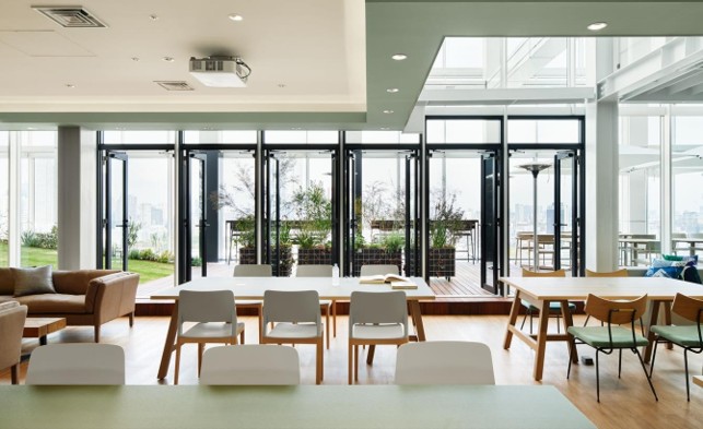 【IT/WEB】ソフトウェアエンジニア／ワールド