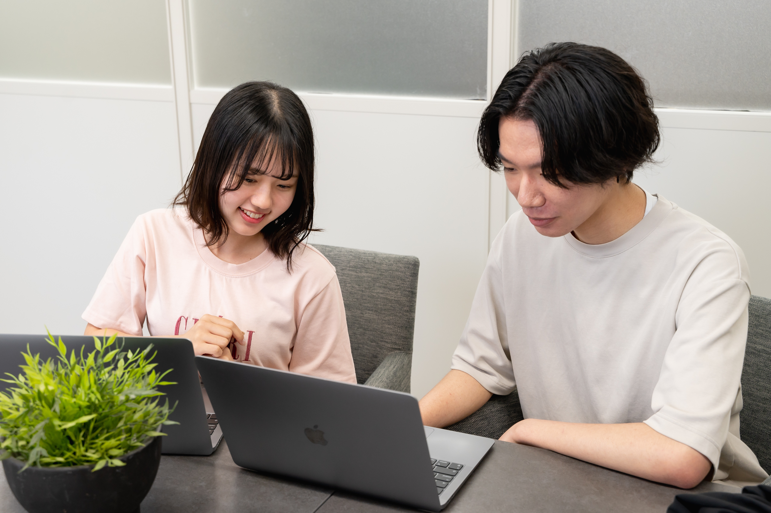 東京本社-グラフィックデザイナー